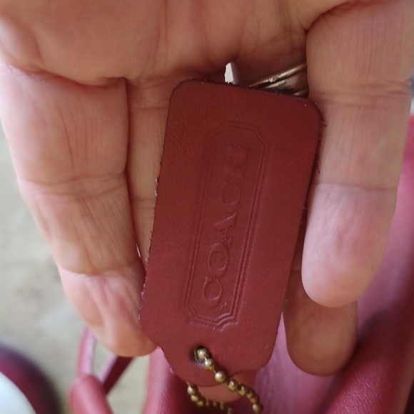 RED 1996 VINTAGE COACH BIXBY SLING BAG - Picture 10 of 16